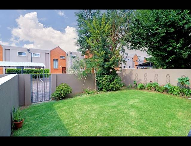 2 BEDROOM TOWNHOUSE FOR SALE IN DARRENWOOD